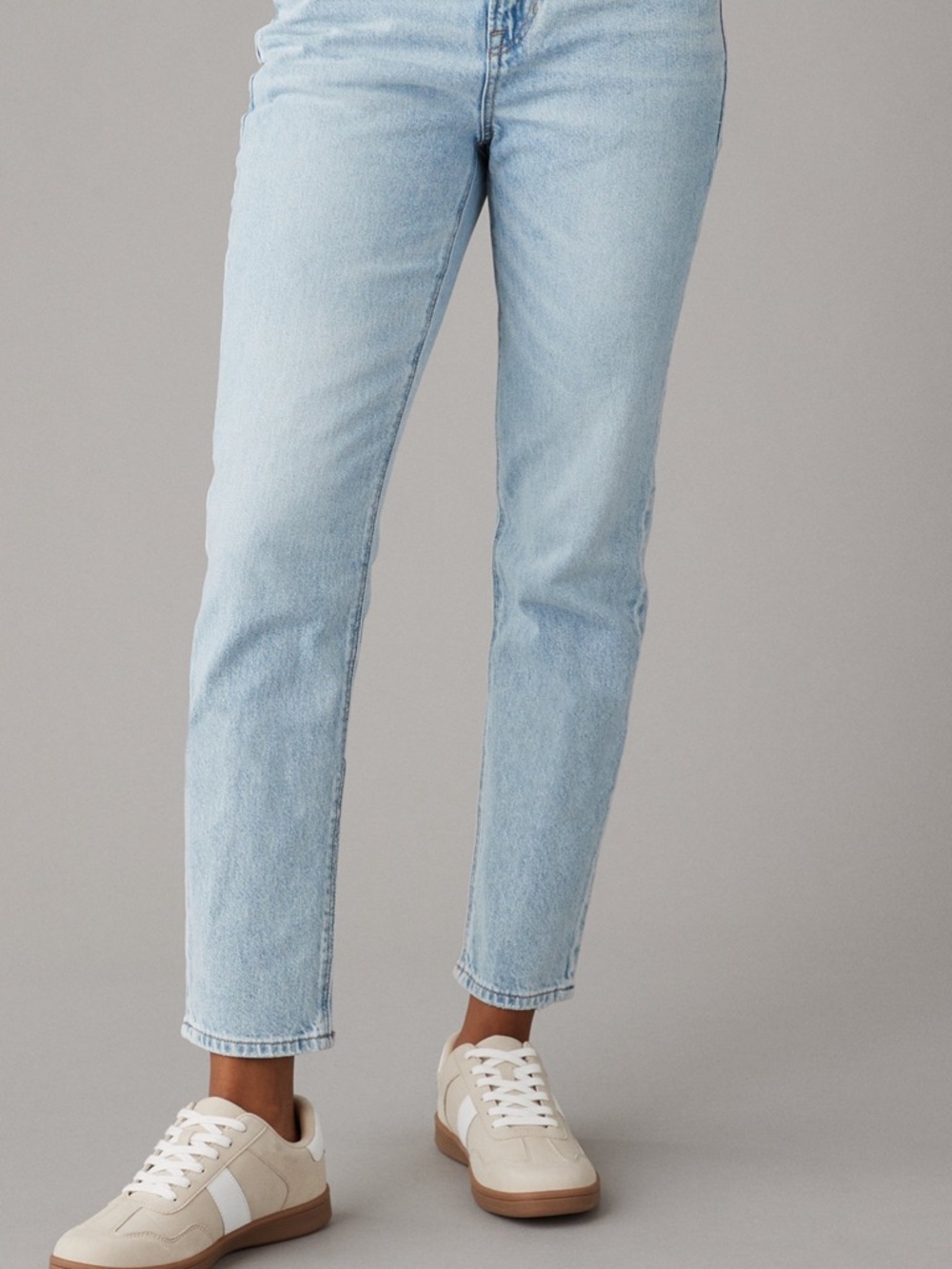 Light Wash Women's Straight Jeans - Blue